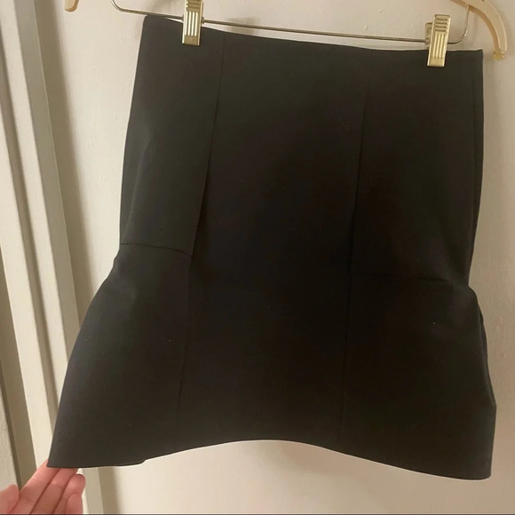 NWT Alexis Rouched Structured Mini Skirt in Black Size Small - Picture 2 of 4
